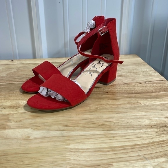 Sugar Noelle Low Red Micro size 7.5 - Picture 1 of 7